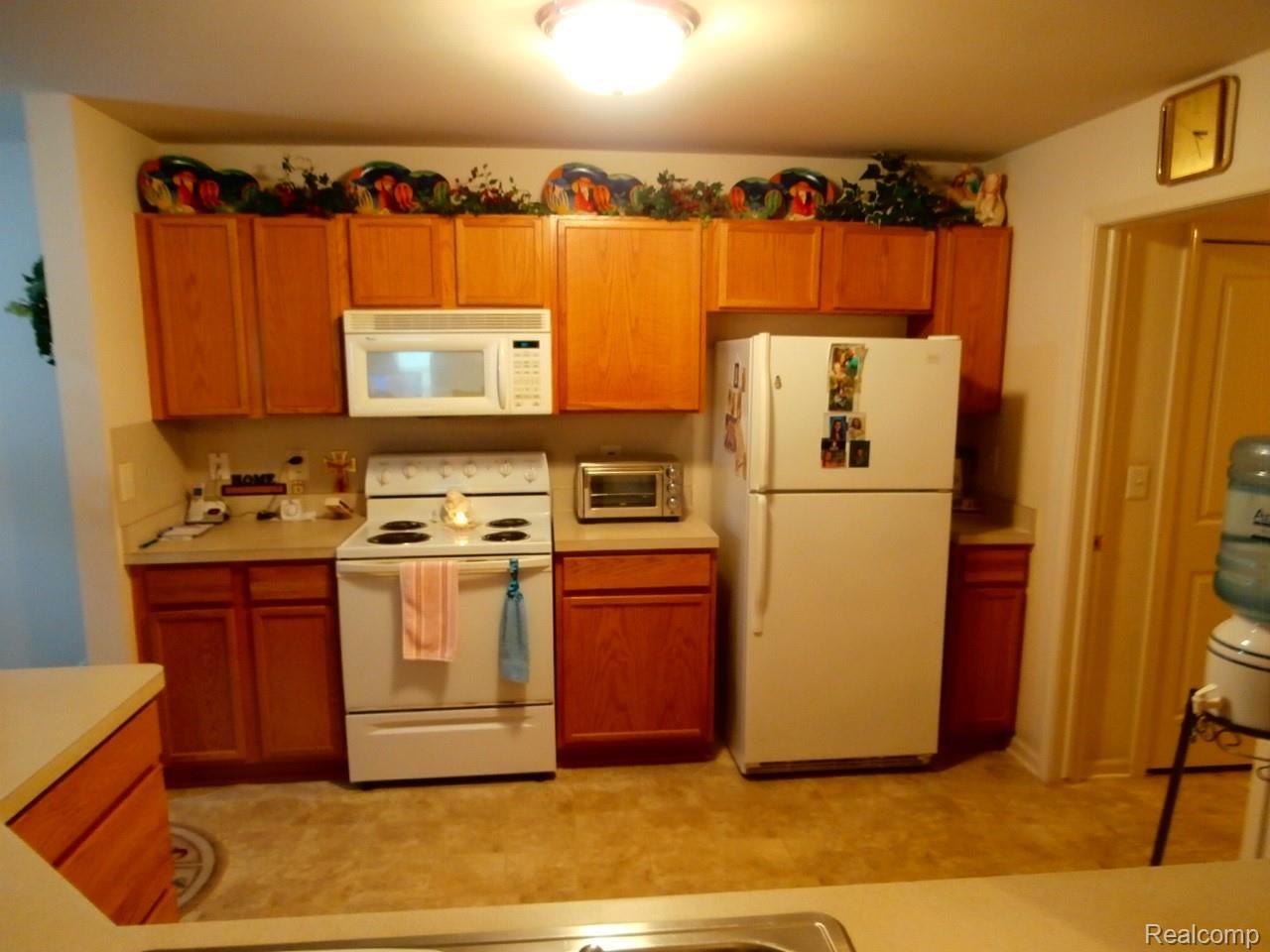 4031 Hampton Ridge Boulevard Howell, MI 48843 - Photo 11 of 23 P1010026.JPG