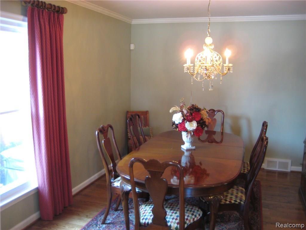 1045 Yorkshire Road Grosse Pointe, MI 48230 - Photo 10 of 22 IMG_9200.JPG