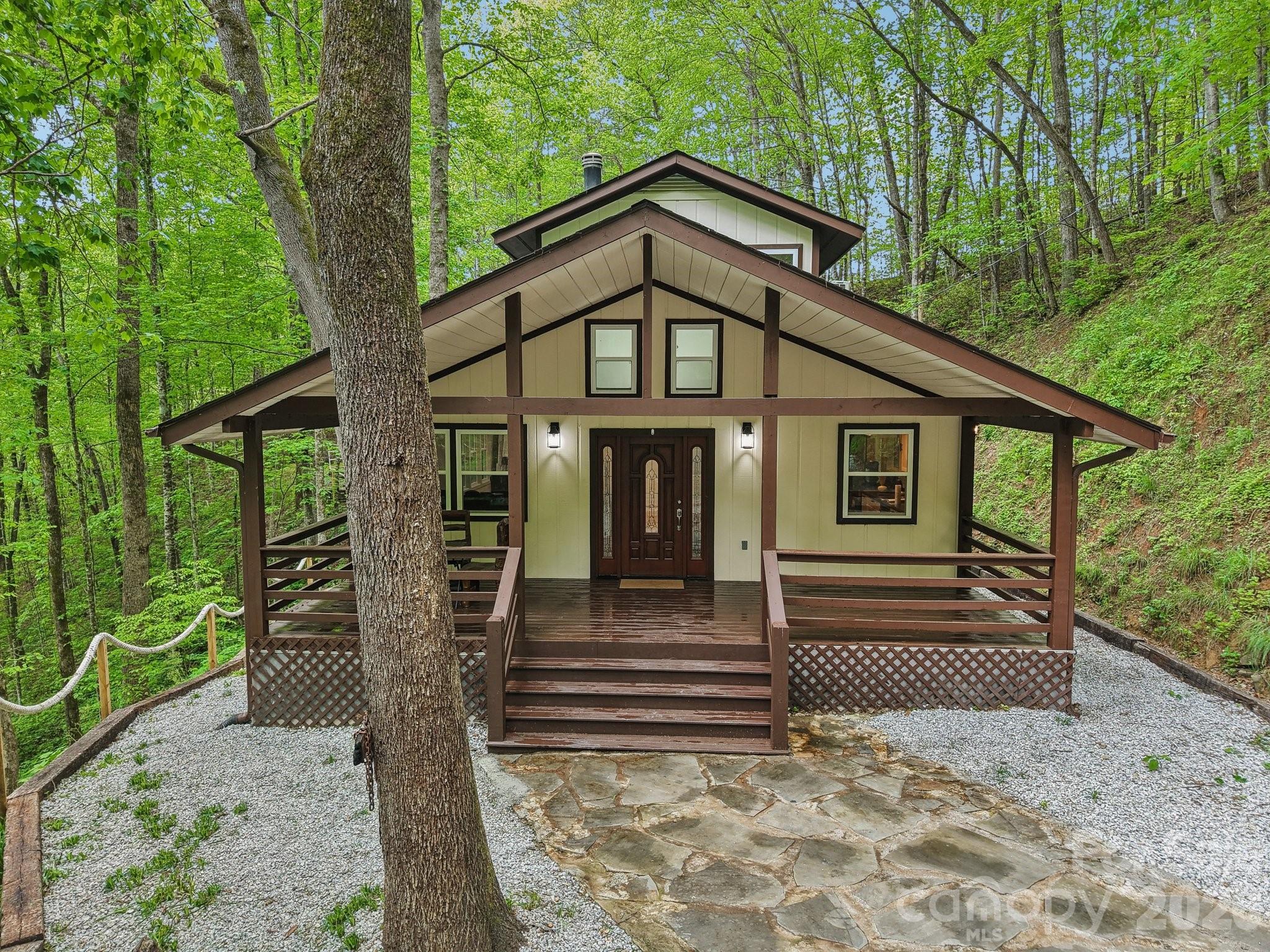 291 Dills Road Bryson City, NC 28713 - Photo 3 of 35
