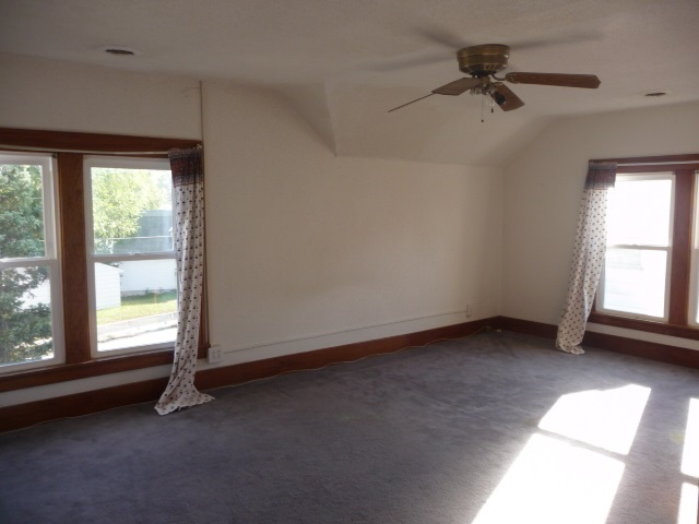 3154 Rockingham Road Davenport, IA 52802 - Photo 17 of 18 Gallery Image 17