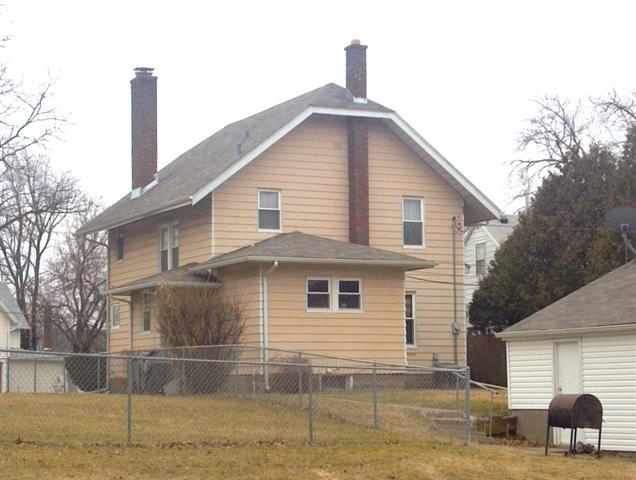 3154 Rockingham Road Davenport, IA 52802 - Photo 2 of 18 Gallery Image 2
