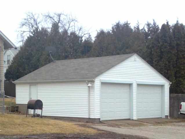 3154 Rockingham Road Davenport, IA 52802 - Photo 3 of 18 Gallery Image 3