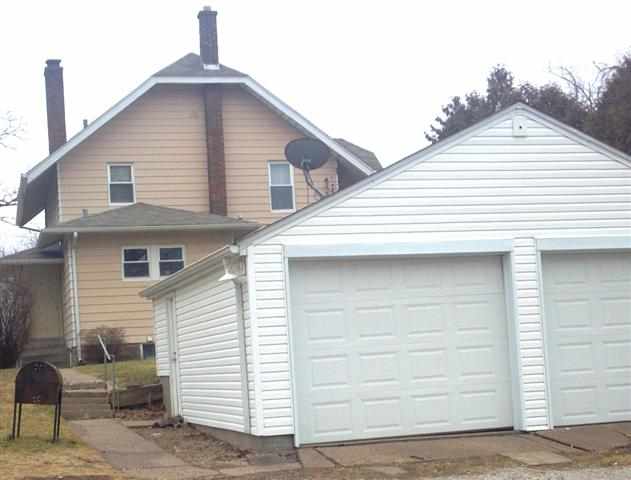3154 Rockingham Road Davenport, IA 52802 - Photo 4 of 18 Gallery Image 4