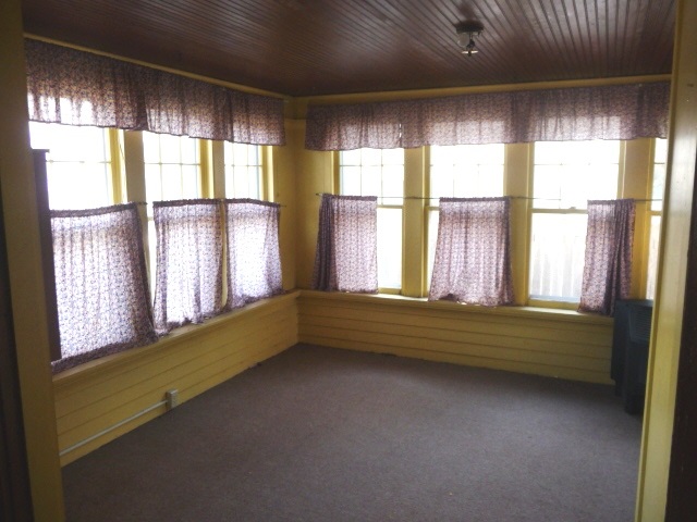 3154 Rockingham Road Davenport, IA 52802 - Photo 5 of 18 Gallery Image 5