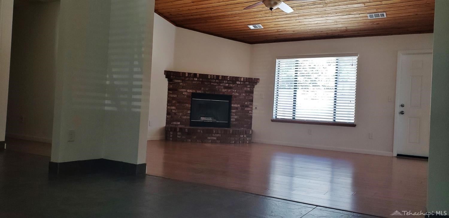 26105 Bear Valley Road Tehachapi, CA 93561 - Photo 20 of 61 Gallery Image 20