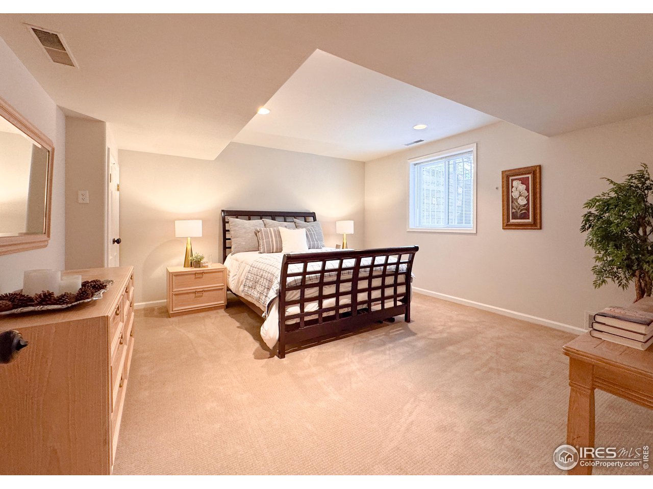 7155 Rustic Trail Boulder, CO 80301 - Photo 18 of 40 a spacious bedroom with a bed and a couch