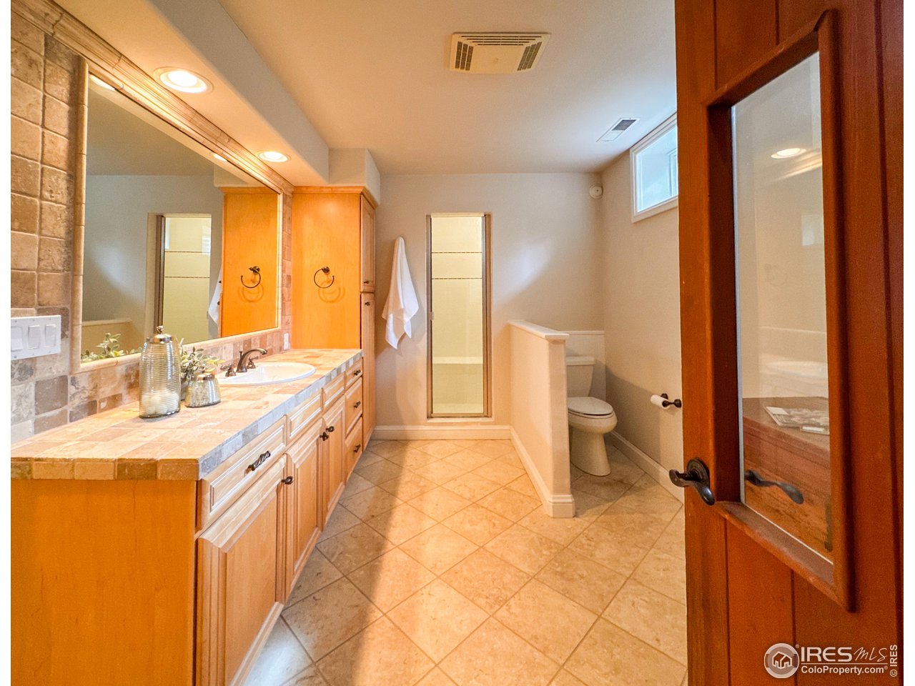 7155 Rustic Trail Boulder, CO 80301 - Photo 26 of 40 a large bathroom with a double vanity sink toilet and a tub