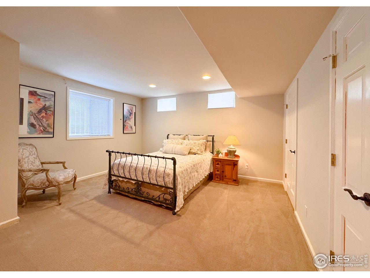 7155 Rustic Trail Boulder, CO 80301 - Photo 29 of 40 a spacious bedroom with a bed and window