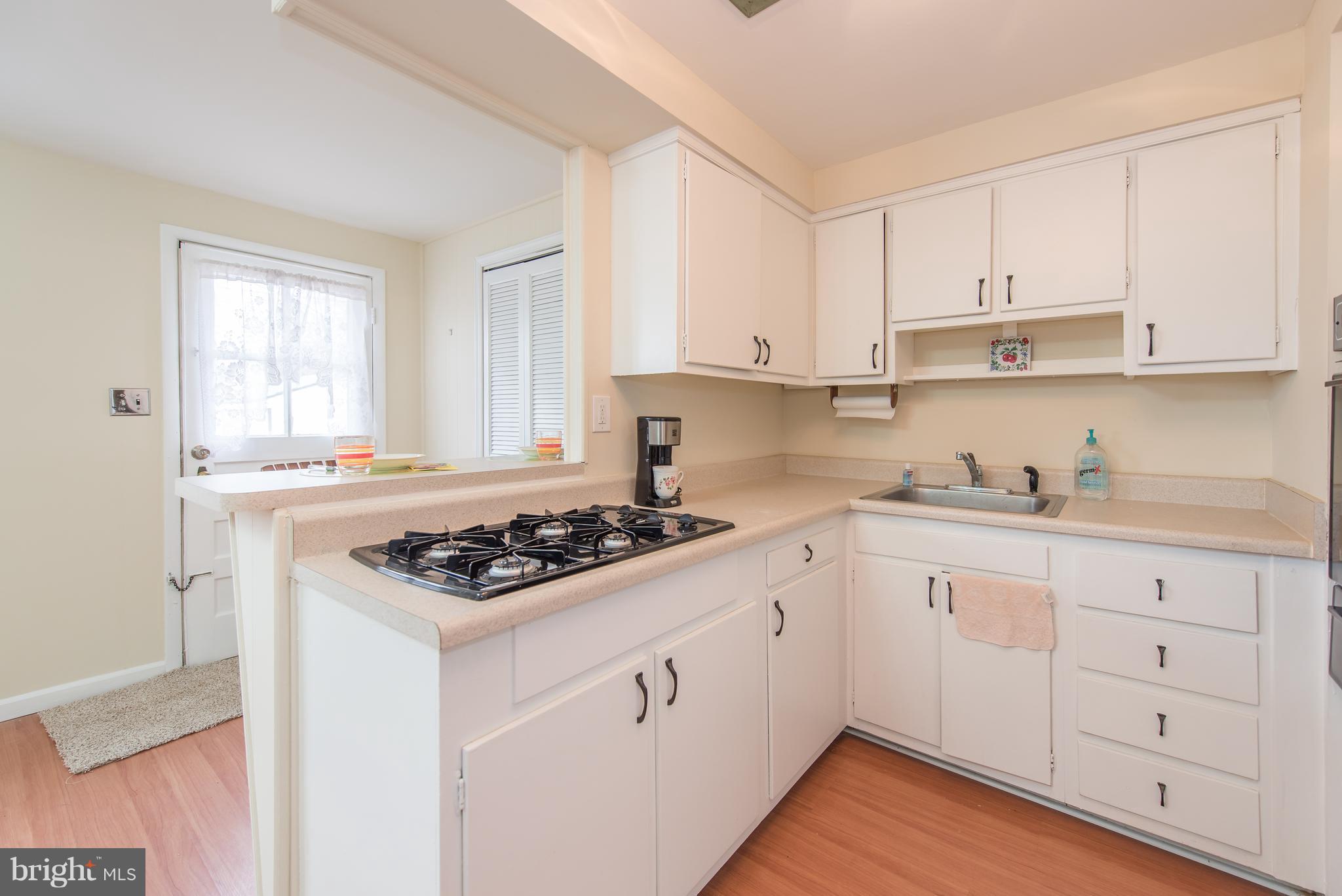 5202 Saybrook Road Baltimore, MD 21206 - Photo 9 of 27 Kitchen