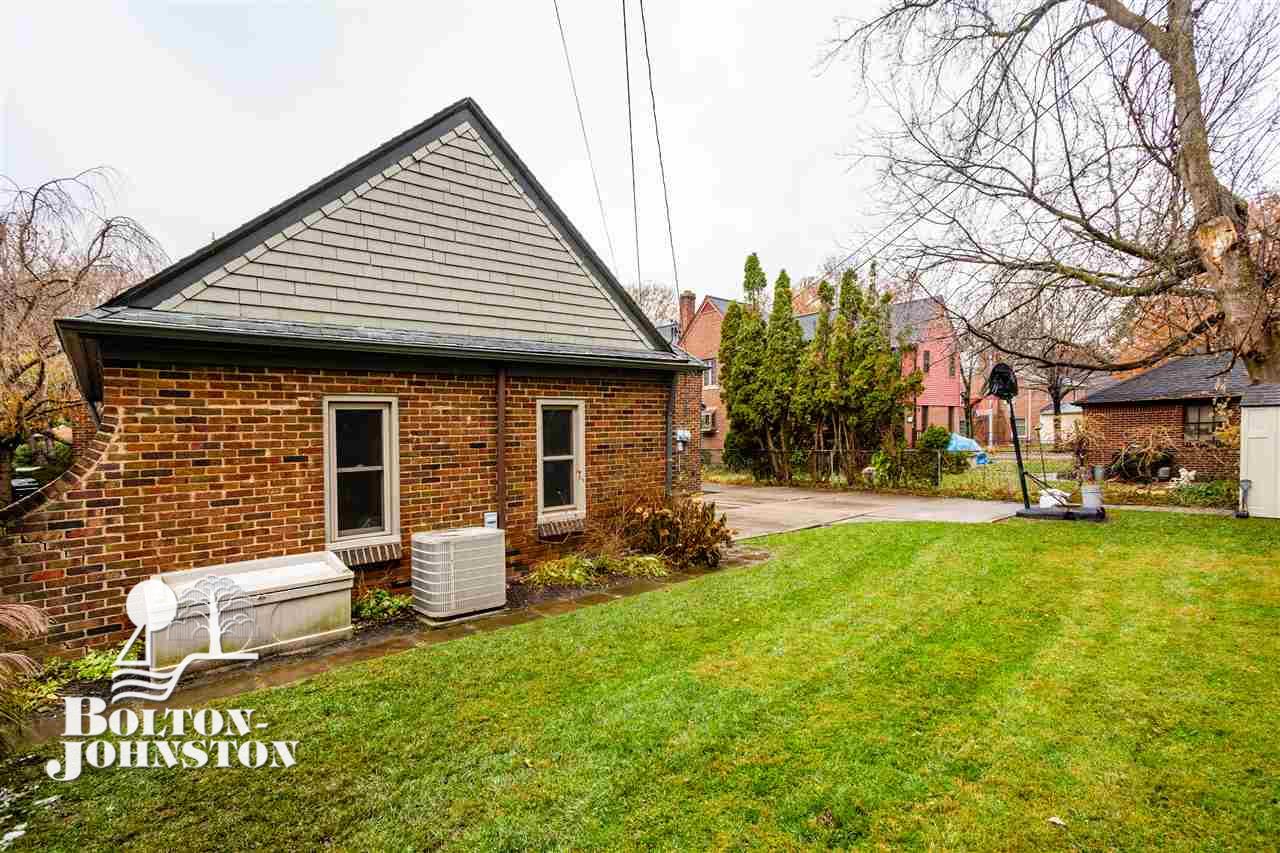 590 Barrington Road Grosse Pointe, MI 48230 - Photo 53 of 63 31365701-52.JPG