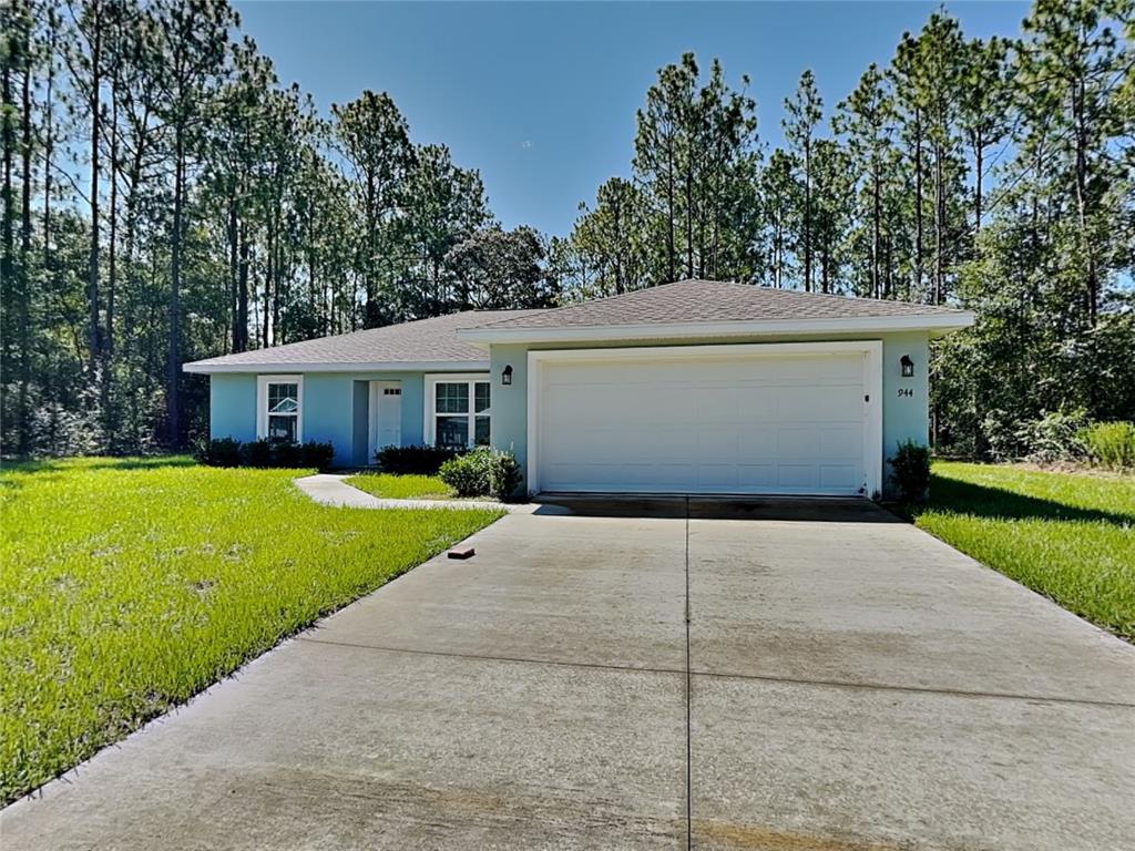 944 West Rum Place Dunnellon, FL 34434 - Photo 1 of 16 a front view of house with yard and green space