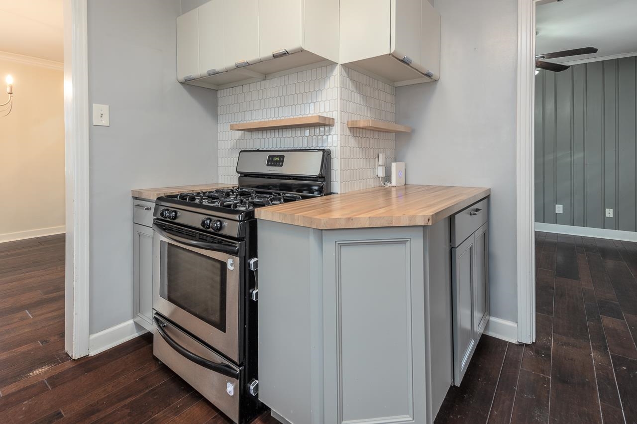 4923 Kaye Road Memphis, TN 38117 - Photo 9 of 21 a kitchen with a stove and a sink