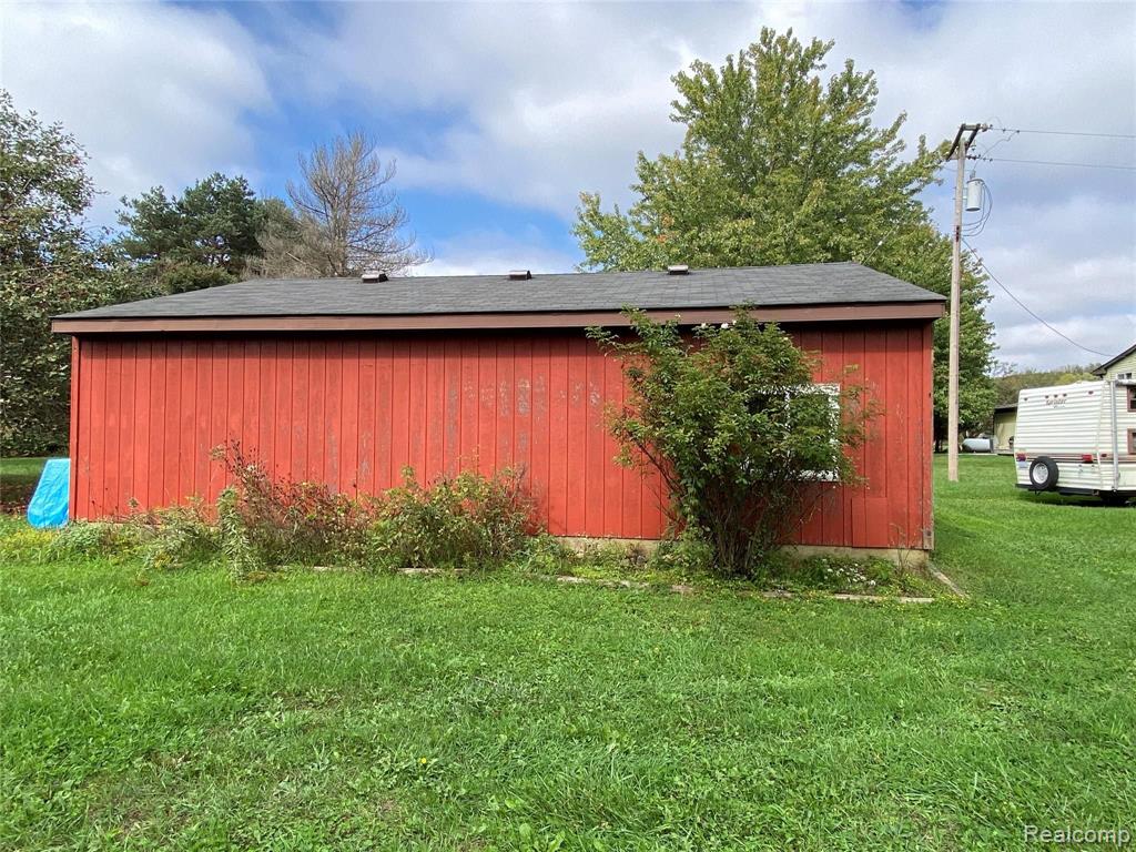 6949 Capac Road Yale, MI 48097 - Photo 12 of 31