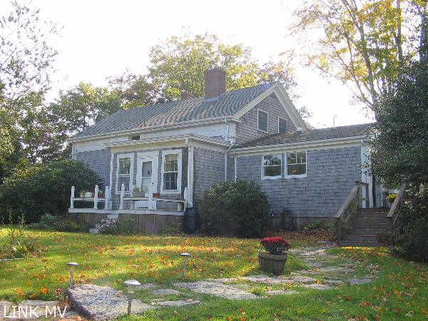 667 State Road West Tisbury, MA 02568 - Photo 1 of 14 http://d1qzqeyxiitrap.cloudfront.net/photos/19887/600/b0667ce8.jpg