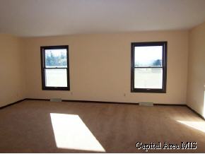 3211 Vigal Road Springfield, IL 62712 - Photo 4 of 9