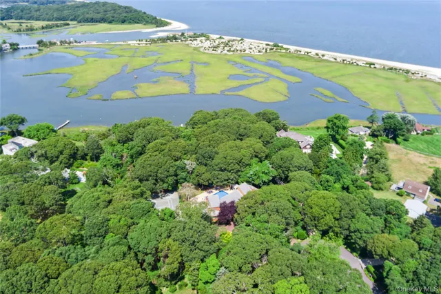 $3,295,000 | 61 Hidden Cove Court, Southampton, NY 11968