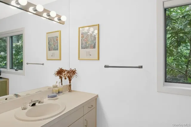 $3,295,000 | 61 Hidden Cove Court, Southampton, NY 11968