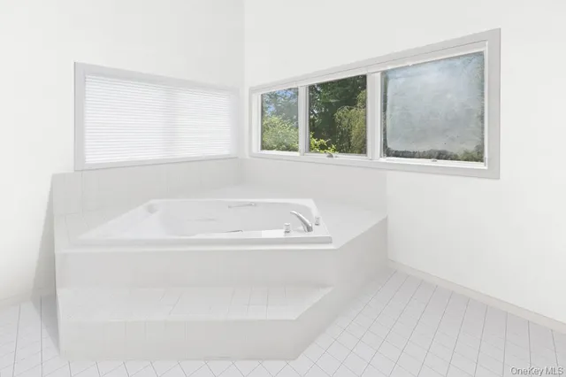 $3,295,000 | 61 Hidden Cove Court, Southampton, NY 11968