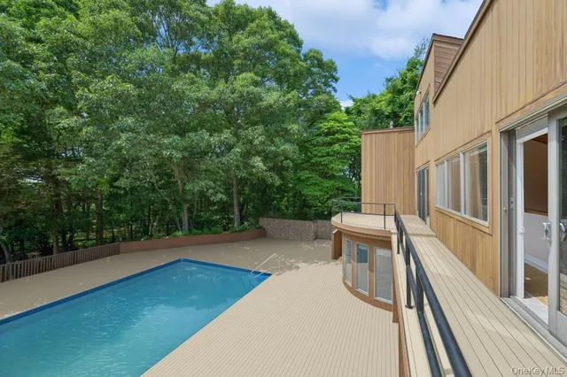 $3,295,000 | 61 Hidden Cove Court, Southampton, NY 11968