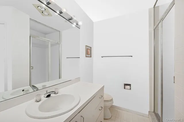 $3,295,000 | 61 Hidden Cove Court, Southampton, NY 11968