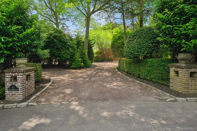 $3,295,000 | 61 Hidden Cove Court, Southampton, NY 11968