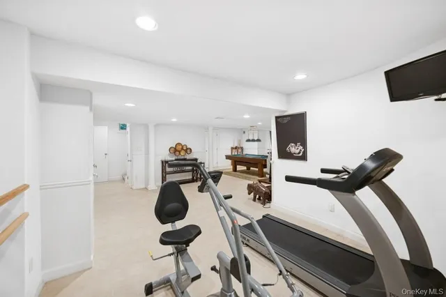 $3,295,000 | 61 Hidden Cove Court, Southampton, NY 11968