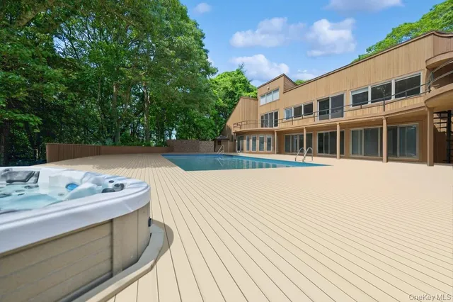 $3,295,000 | 61 Hidden Cove Court, Southampton, NY 11968