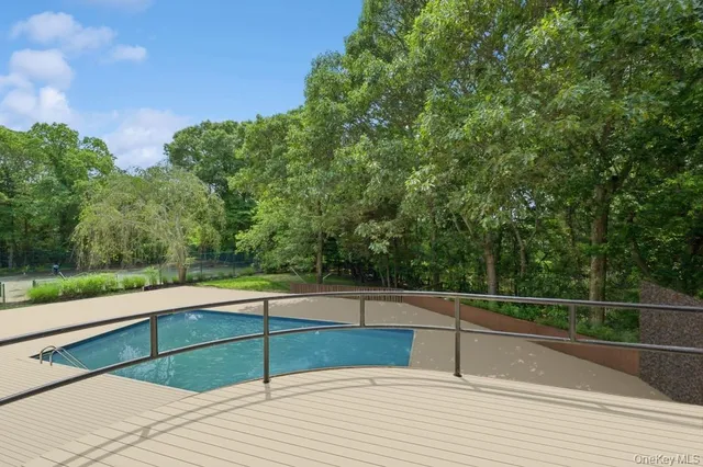 $3,295,000 | 61 Hidden Cove Court, Southampton, NY 11968