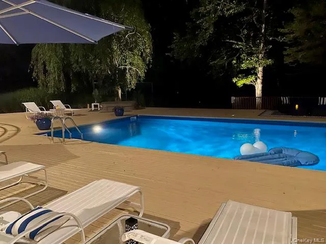 $3,295,000 | 61 Hidden Cove Court, Southampton, NY 11968