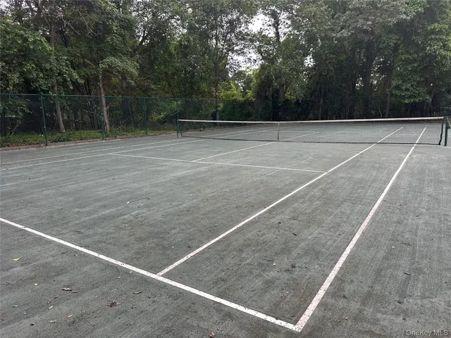 $3,295,000 | 61 Hidden Cove Court, Southampton, NY 11968