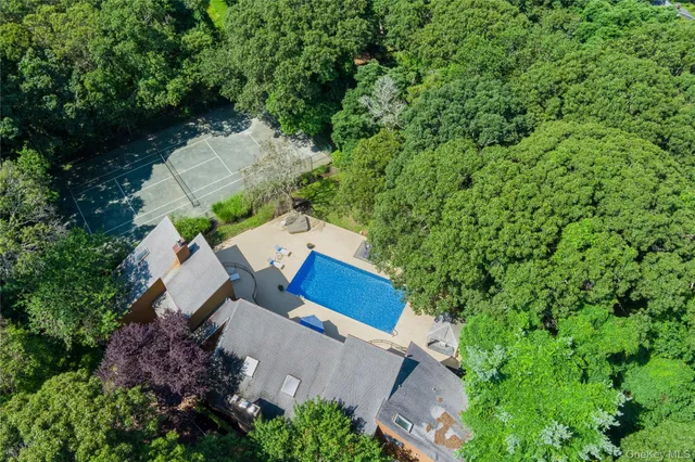 $3,295,000 | 61 Hidden Cove Court, Southampton, NY 11968