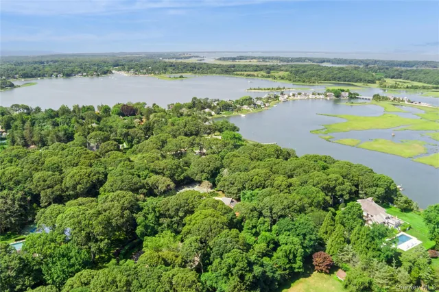 $3,295,000 | 61 Hidden Cove Court, Southampton, NY 11968