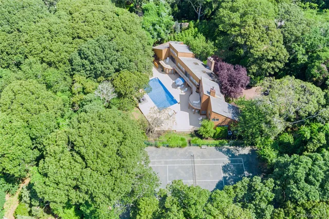 $3,295,000 | 61 Hidden Cove Court, Southampton, NY 11968