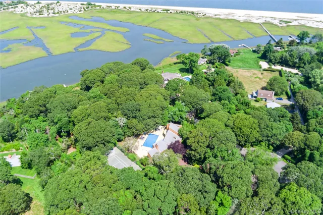$3,295,000 | 61 Hidden Cove Court, Southampton, NY 11968
