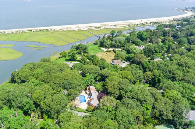 $3,295,000 | 61 Hidden Cove Court, Southampton, NY 11968