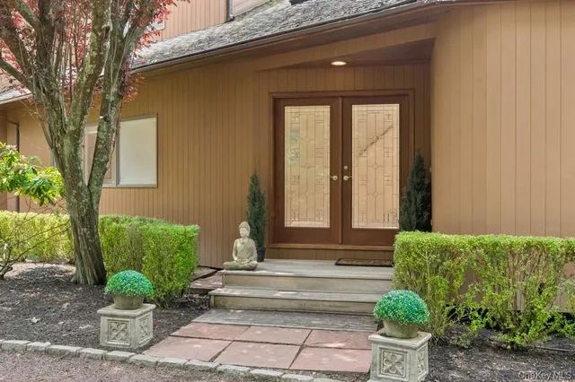 $3,295,000 | 61 Hidden Cove Court, Southampton, NY 11968