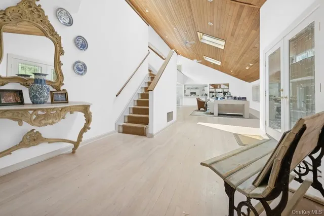 $3,295,000 | 61 Hidden Cove Court, Southampton, NY 11968