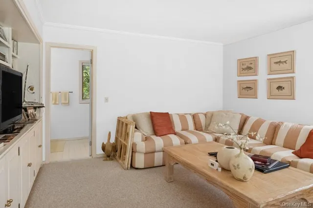 $3,295,000 | 61 Hidden Cove Court, Southampton, NY 11968