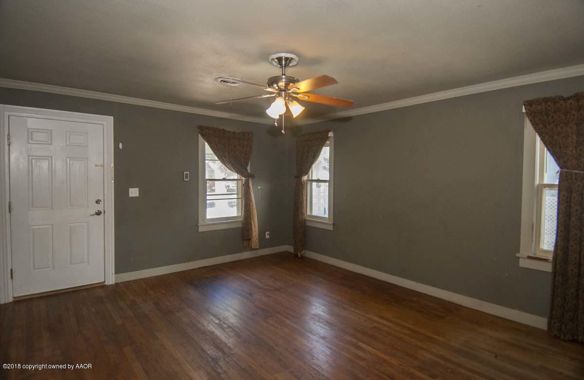 3605 South Harrison Street Amarillo, TX 79110 - Photo 2 of 23 LIVING VIEW 1