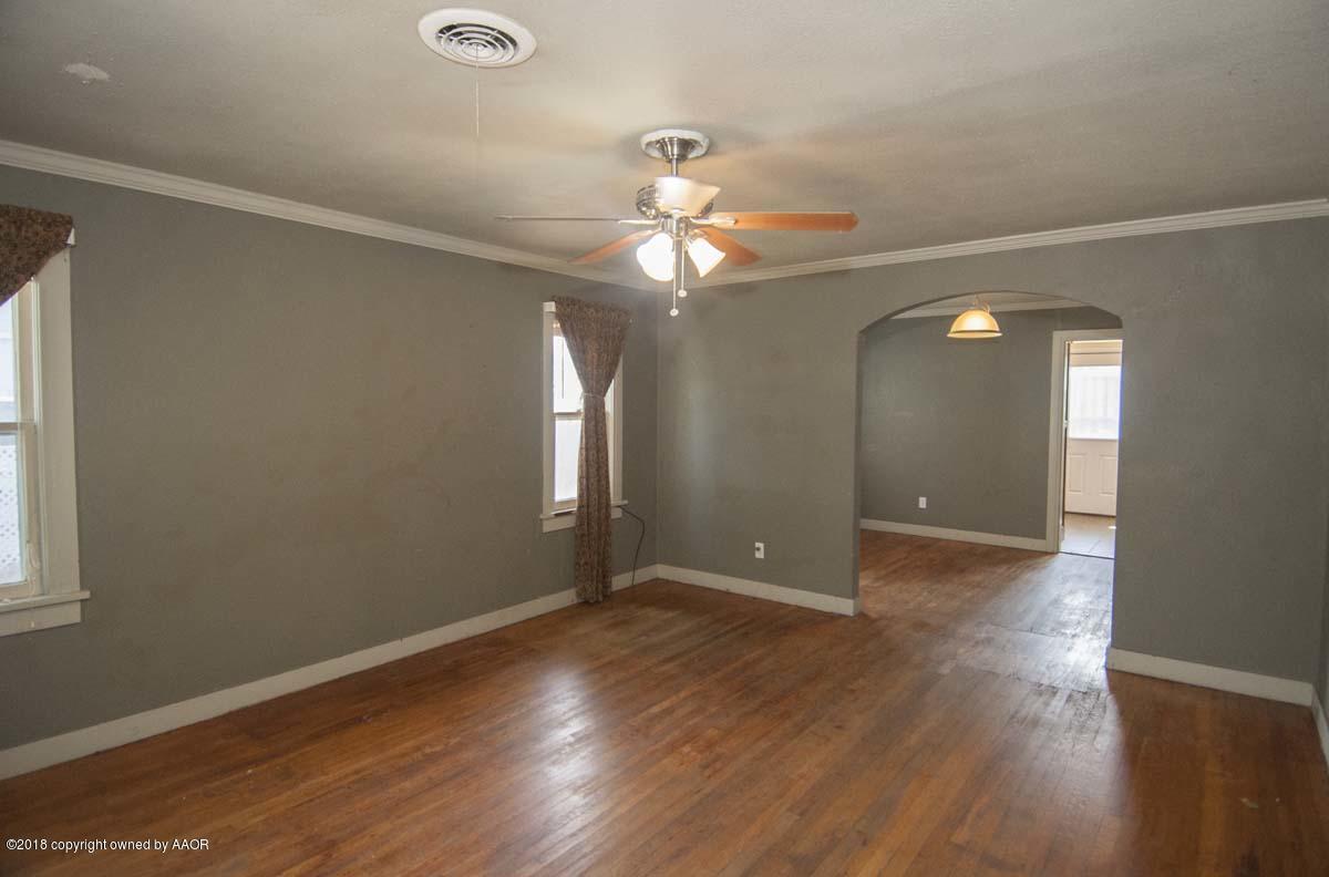3605 South Harrison Street Amarillo, TX 79110 - Photo 3 of 23 LIVING VIEW 2