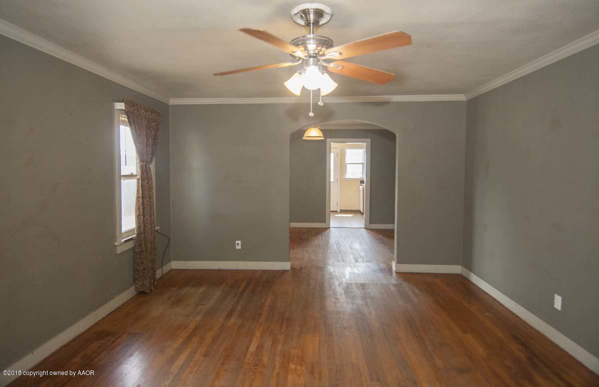 3605 South Harrison Street Amarillo, TX 79110 - Photo 4 of 23 LIVING VIEW 3