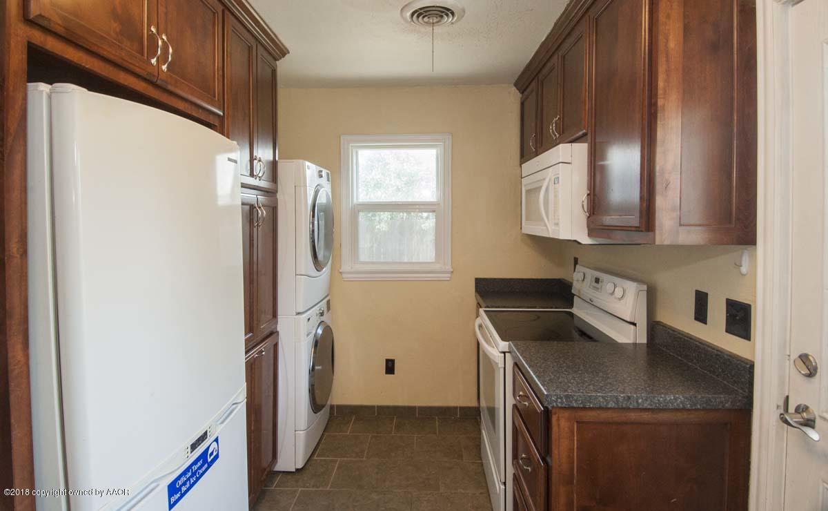 3605 South Harrison Street Amarillo, TX 79110 - Photo 6 of 23 KITCHEN VIEW 2