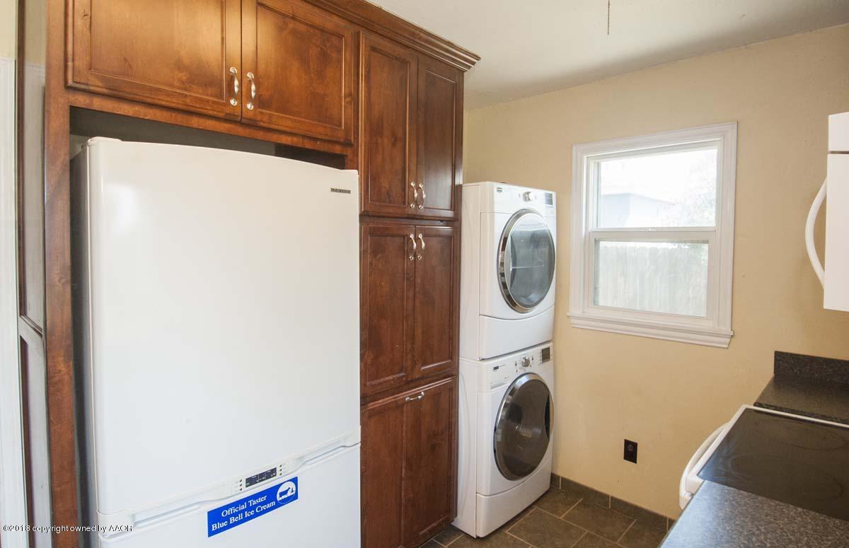 3605 South Harrison Street Amarillo, TX 79110 - Photo 8 of 23 KITCHEN VIEW 4