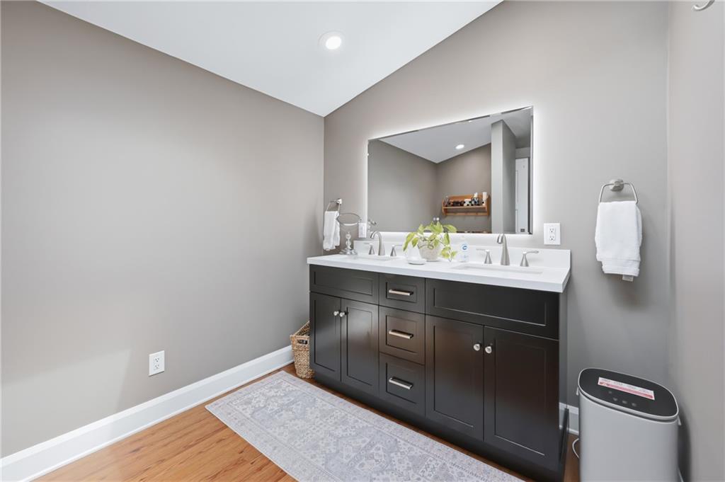 924 Mayfield Road Sharpsville, PA 16150 - Photo 31 of 49 Dual sinks