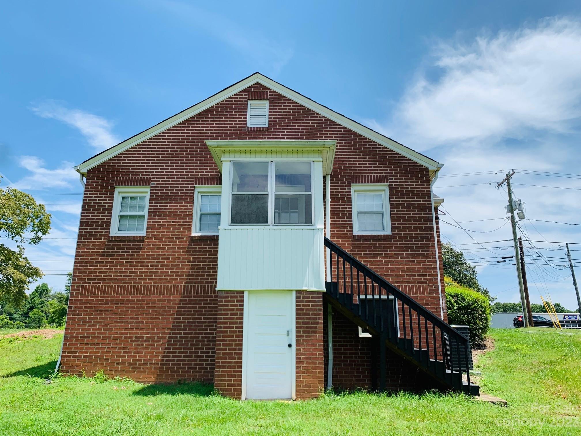 624 Main Street Hudson, NC 28638 - Photo 4 of 17 a front view of a house with yard