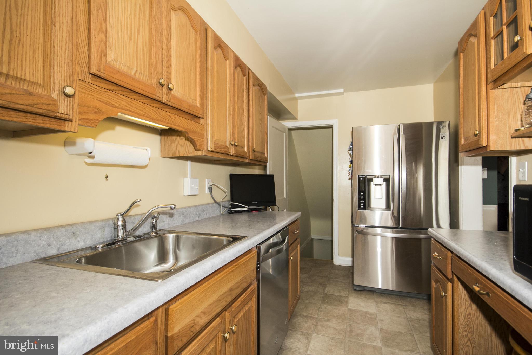 1807 Trenleigh Road Baltimore, MD 21234 - Photo 9 of 29 Kitchen with SS appliances