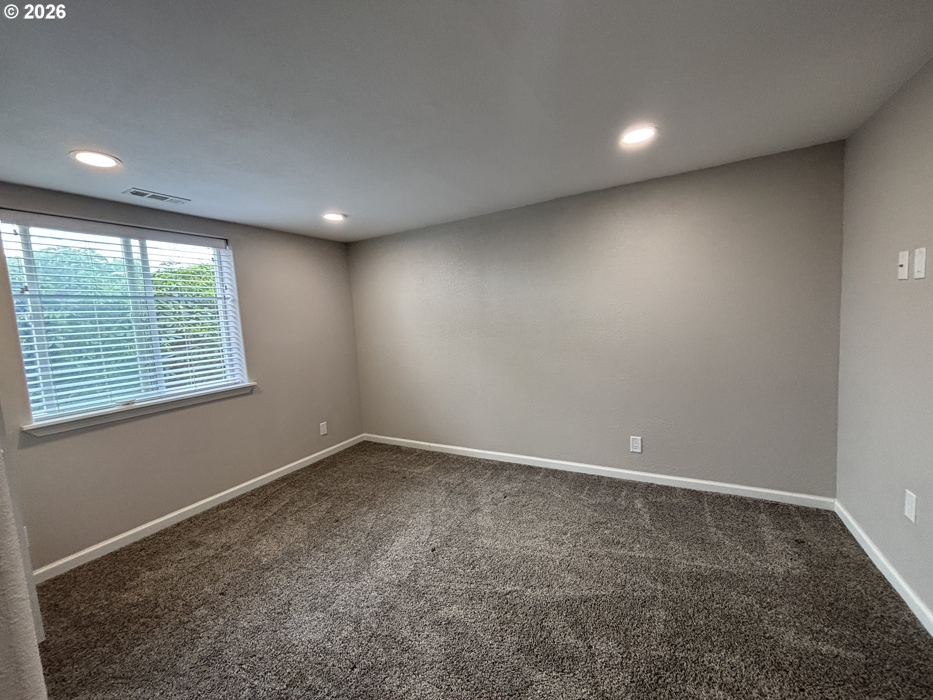 924 Southwest 33rd Street Pendleton, OR 97801 - Photo 16 of 27 an empty room with windows
