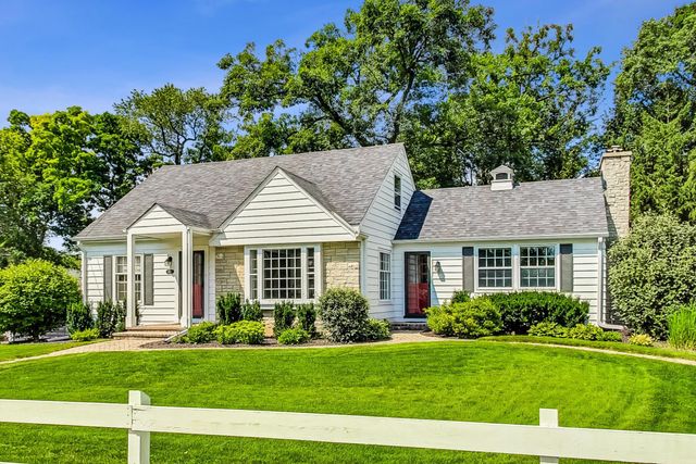 1106 Jenkins Drive, Fontana, WI 53125