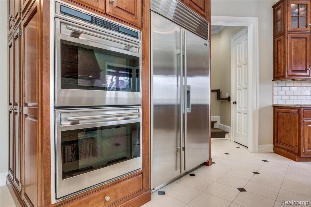 4676 Wind Ridge Court Rochester, MI 48306 - Photo 10 of 67 11 - SS Appliances.jpg