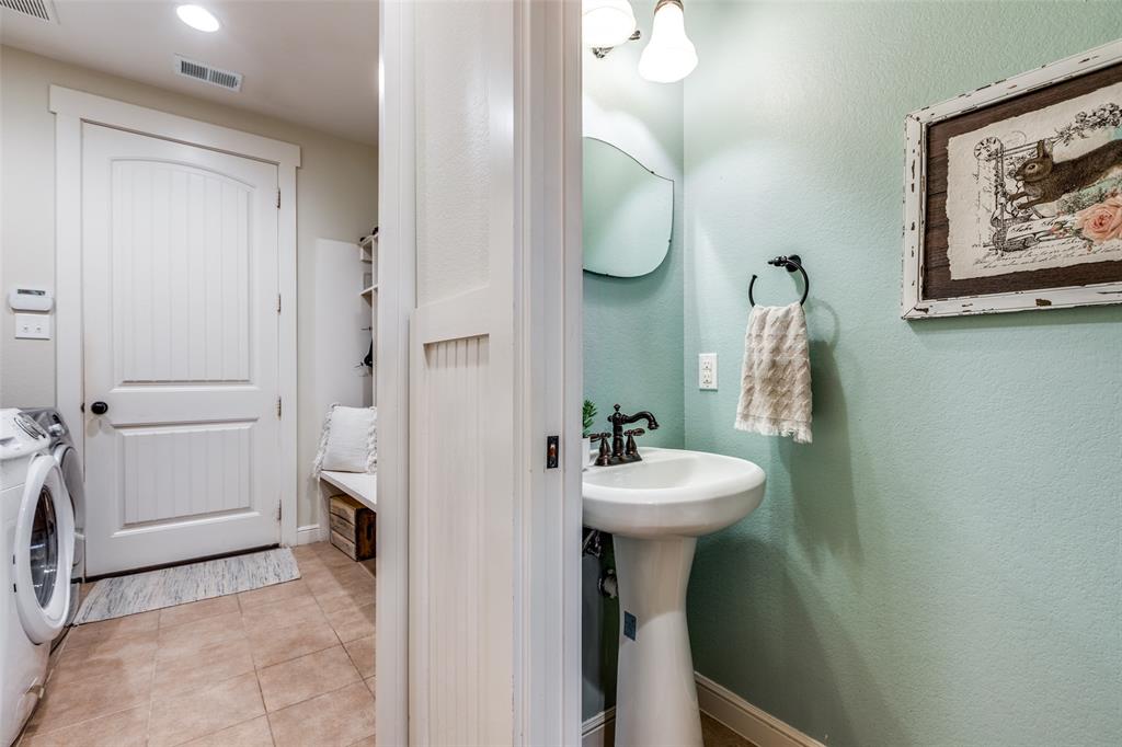 322 Red Maple Road Gunter, TX 75058 - Photo 17 of 33 a bathroom with a sink mirror and toilet